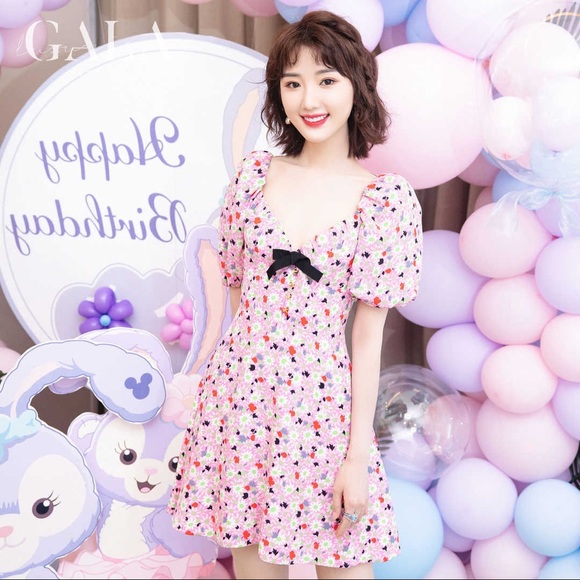 V-Necked Little Daisy Pink Dress - Picture 6 of 8